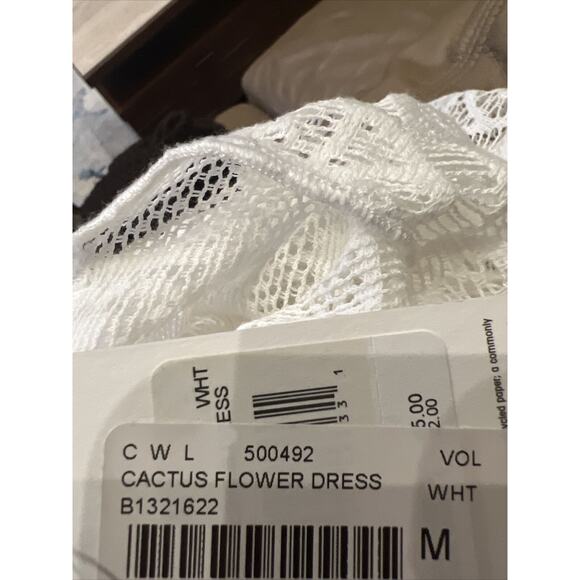 Women's Volcom Edwardian Cactus Flower Dress Sz M NEW White Floral Lace W/ Slip - Picture 9 of 9